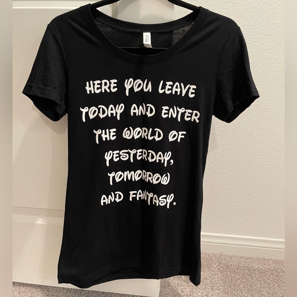 Walt Disney quote tee shirt, size large. Disneyland Magic Kingdom